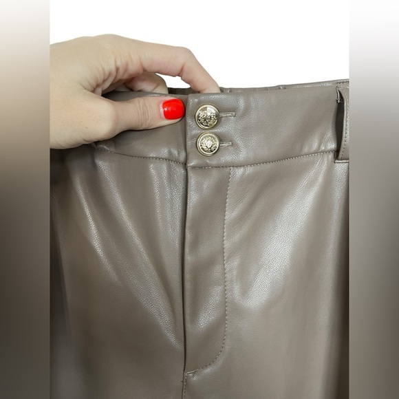 NWOT Chico’s Faux Leather Wide Leg Cropped Pants Tan Fall Fashion Size 3 (16) - Picture 4 of 11